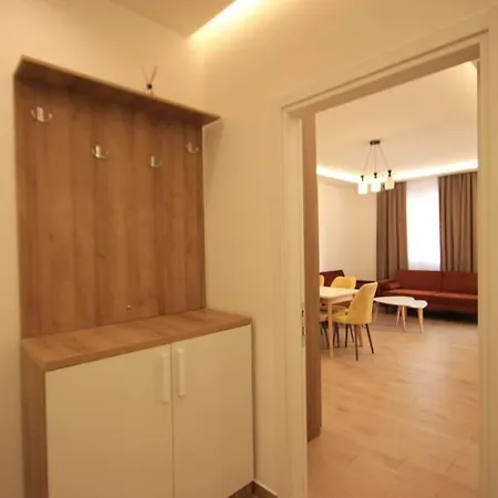Cozy By The Lezhe